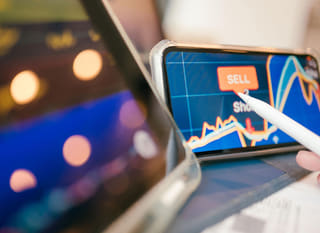 Bitcoin, Ethereum ve forex opsiyonlarını inceleyen çoklu piyasa yatırımcısı